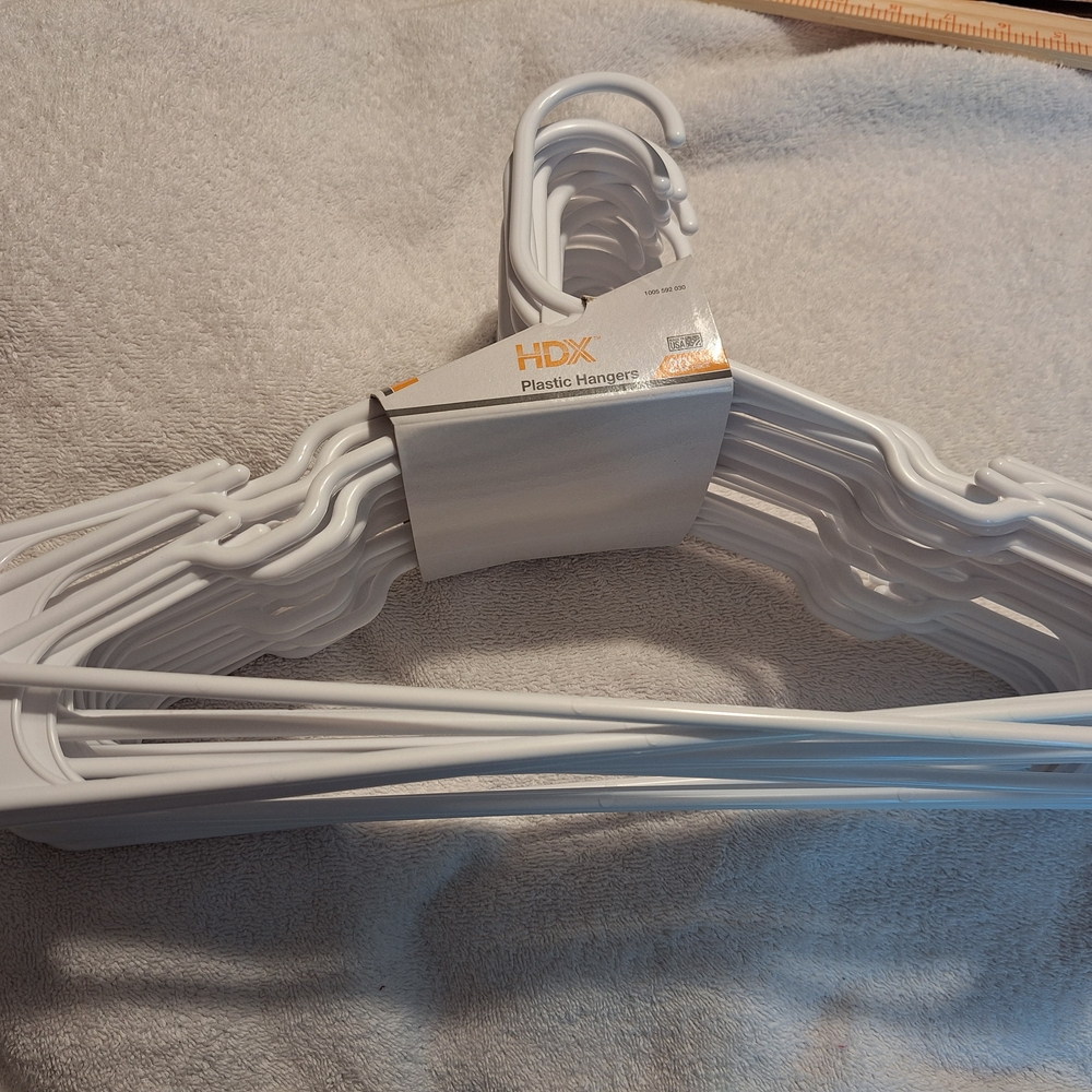 HDX White Plastic Hangers